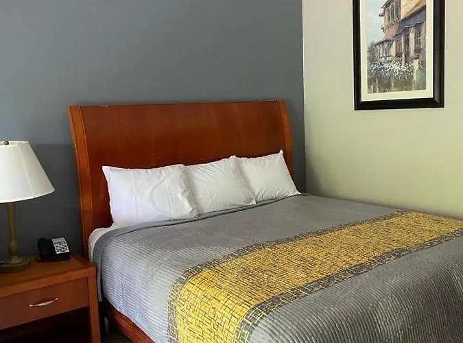 American Way Inn & Suites